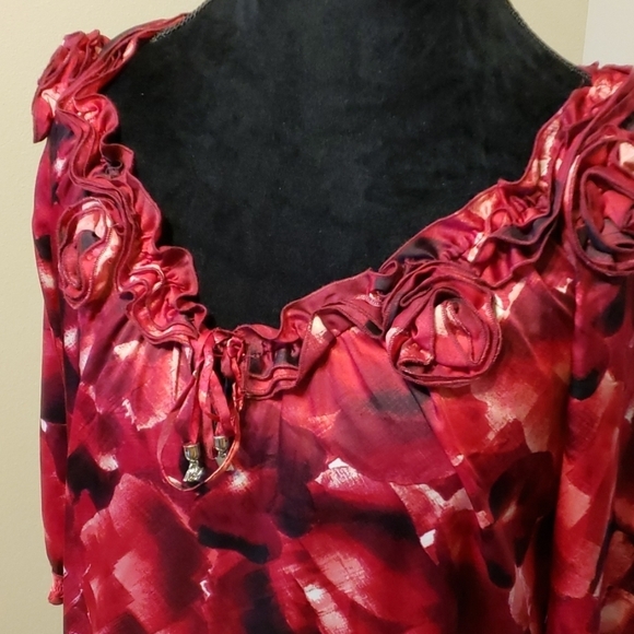 White House Black Market Tops - WHBM rose red black satiny light 3/4 sleeve top